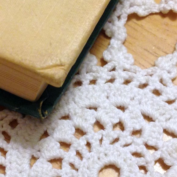 Vintage book decor, The Indians On The Bonnet - Picture 7 of 7